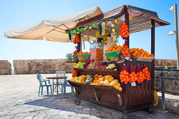 Local fruit stalls and viewpoints