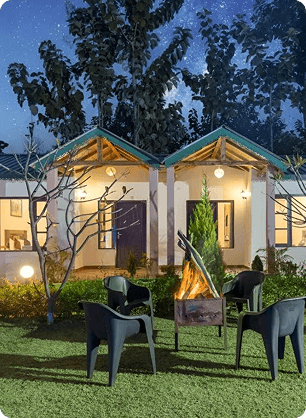 Mid-range lodges and guesthouses are suitable for families and groups.